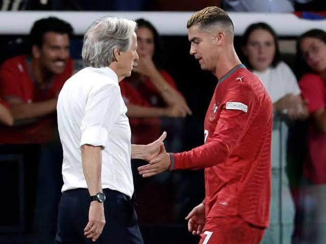 葡记者：C罗世界杯后想退出国家队，主帅劝他留下